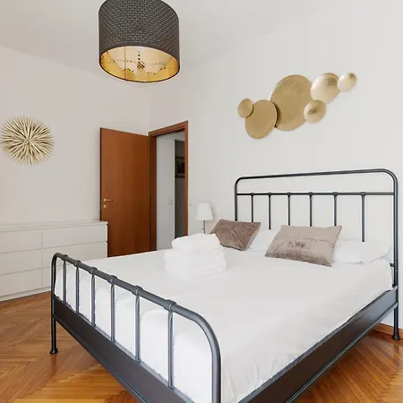 Guesthost - M1 Pasteur With Balcony מילאנו