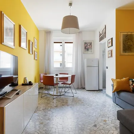 Guesthost - M1 Pasteur With Balcony Apartment