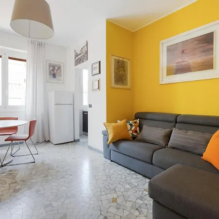 Guesthost - M1 Pasteur With Balcony Apartment *