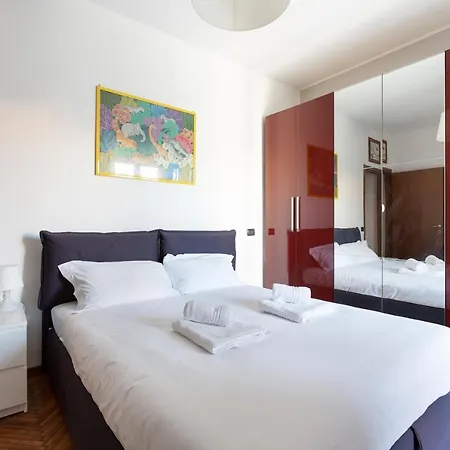 Guesthost - M1 Pasteur With Balcony Apartment