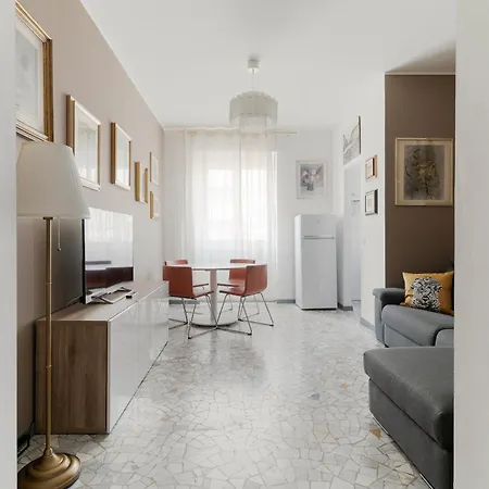 Guesthost - M1 Pasteur With Balcony Milan