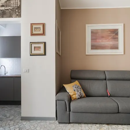 Guesthost - M1 Pasteur With Balcony Milan