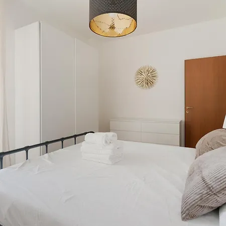 Guesthost - M1 Pasteur With Balcony * Milan