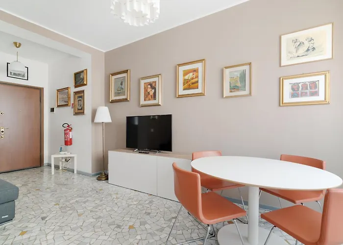 Guesthost - M1 Pasteur With Balcony Apartment