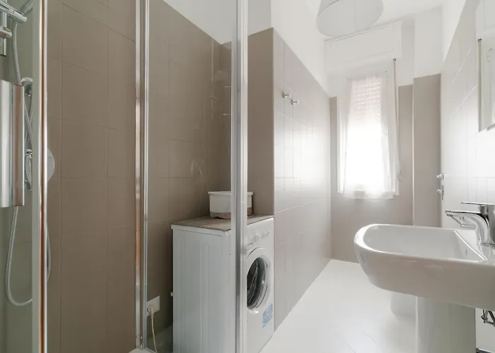 Guesthost - M1 Pasteur With Balcony Apartment *