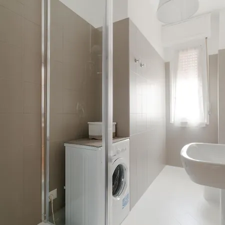 Guesthost - M1 Pasteur With Balcony Apartment *